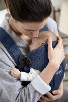 Little Pea BabyBjorn Μάρσιπος Mini 3d Mesh Navy Blue_lifestyle